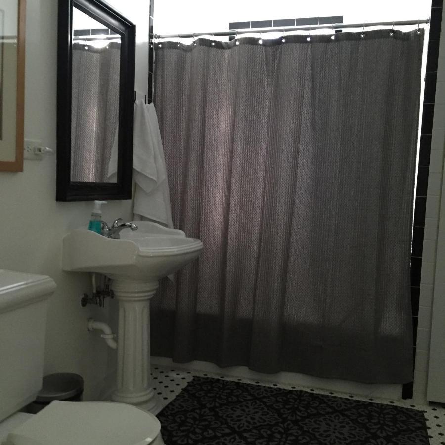 Oak Park Beauties - Tree Lined Streets - Walkable Apartment Bagian luar foto