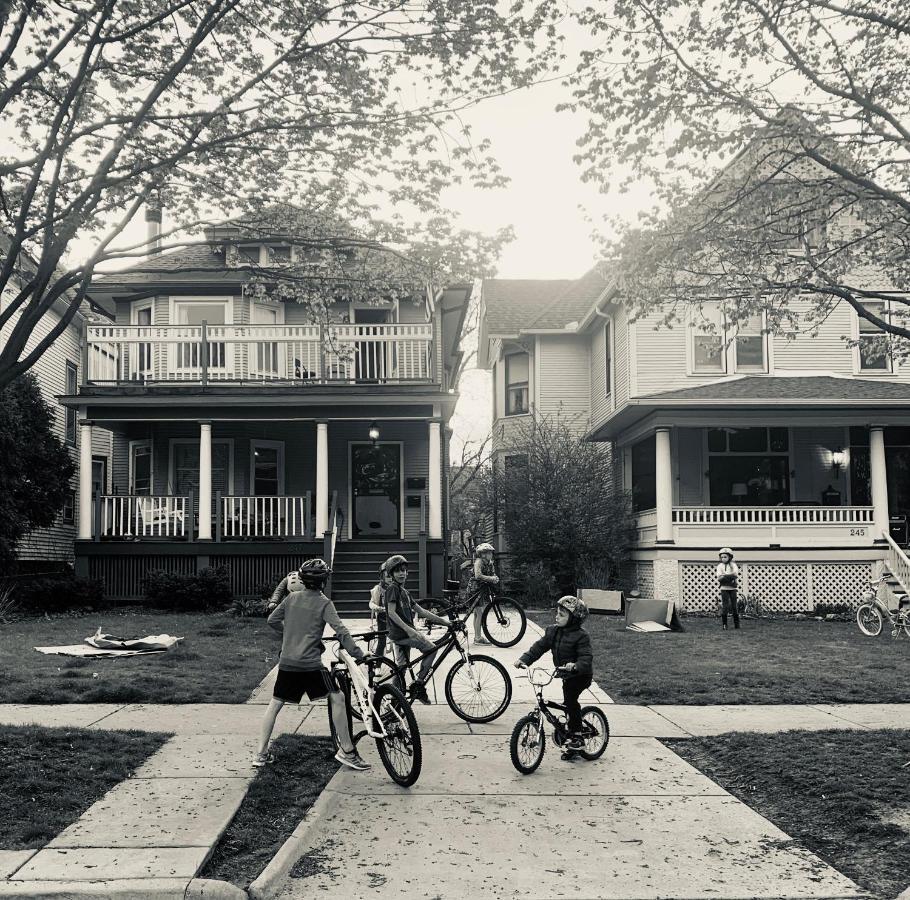 Oak Park Beauties - Tree Lined Streets - Walkable Apartment Bagian luar foto